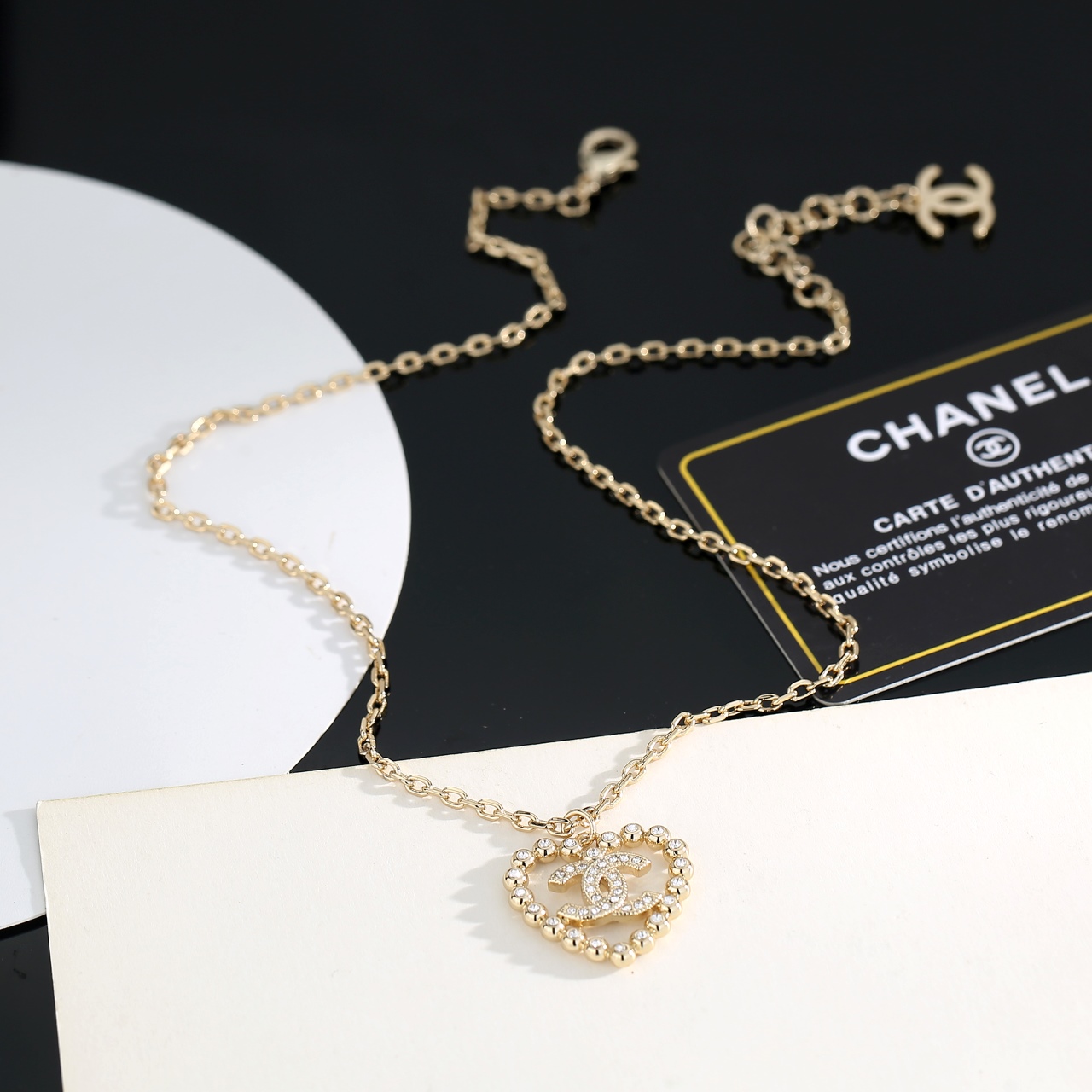 😍香奈儿Chanel最新心桃项链💄精钢保色超个性，百搭款特别特别赞，整体细节非常令人惊喜，设计感十足，