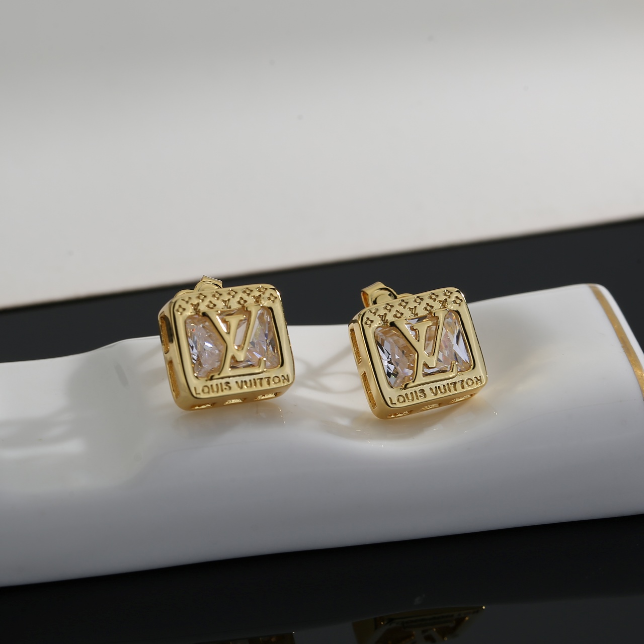 Louis Vuitton Haute Joaillerie Fine Jewelry Earrings Necklace Ring 4