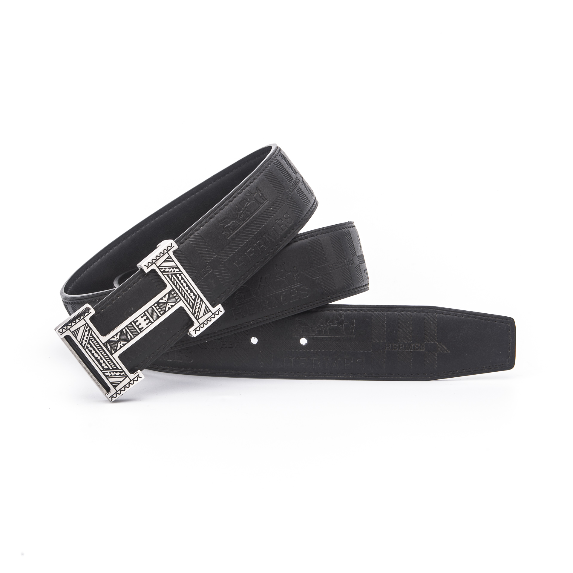 爱马家 男士双面真皮腰带 38mm-经典内穿式皮带
〖经典永恒&middot;奢华内敛〗
核心工艺
▫ 意大利传统制皮工艺｜进口定制皮纹系列小牛皮
▫ 双面可穿设计｜正反均为进口牛皮料
▫ 精工五金｜316精钢真空电镀扣头｜焊点加固
▫ 宽度3.8cm｜适配商务/休闲全场景
产品亮点
✔ 柔韧舒适：双面小牛皮触感细腻，久戴无压痕
✔ 细节奢华：H扣采用立体面抛光工艺，防刮耐磨
✔ 实用设计：可卸式扣头，适配3.8cm带身，可裁剪（附工具）
✔ 官方同源：同步官网S-E系列最新版型
全套礼盒包装，赠礼体面有格调。
p160