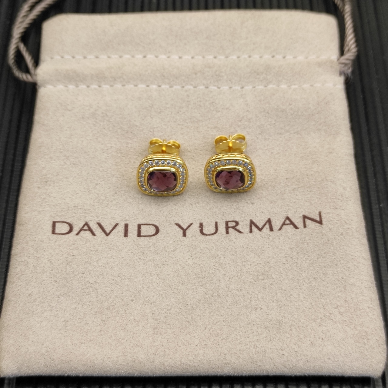 NO:555484,David Yurman main stone 7mm gold square diamond earrings purple diamond. No. DYEH-134, fine jewelry19860909David Yurman 主石7mm金色 四方钻耳钉紫钻. 编号DYEH-134,饰品精品,Jewelry
