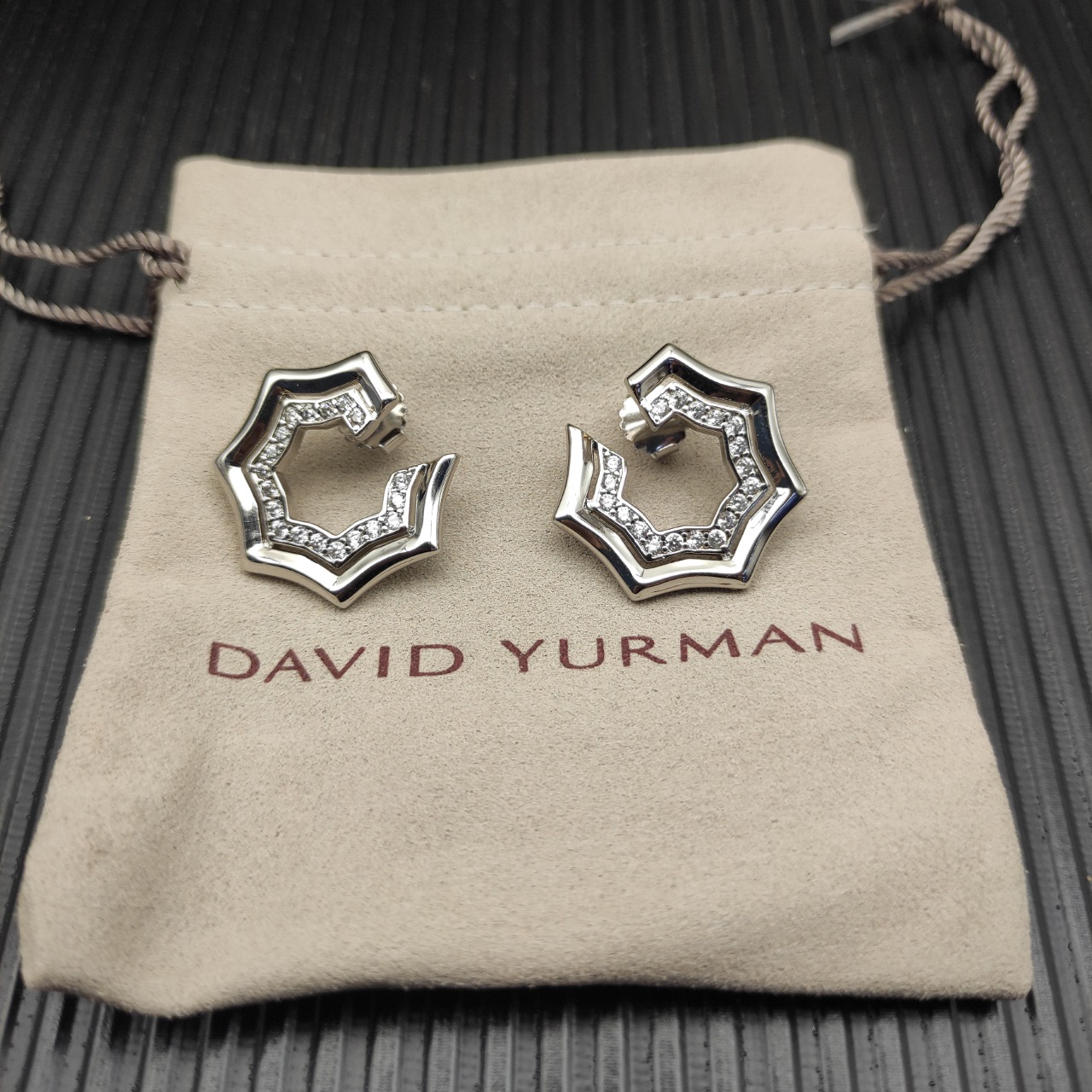 NO:603383,David Yurman 27*8.5mm silver zigzag stacked earrings., jewelry boutique, earrings19860909David Yurman 27*8.5mm银色锯齿形堆叠耳环.,饰品精品,earrings,Jewelry