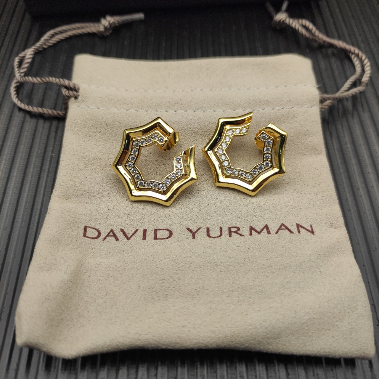 NO:603384,David Yurman 27*8.5mm gold zigzag stacked earrings., jewelry boutique, earrings19860909David Yurman 27*8.5mm金色锯齿形堆叠耳环.,饰品精品,earrings,Jewelry