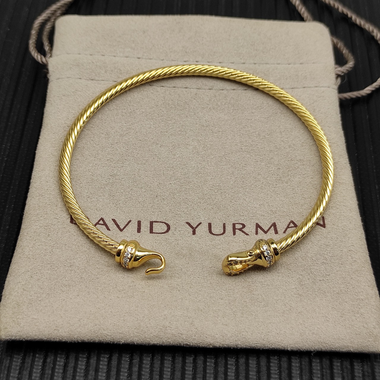 NO:603413,David Yurman gold 3mm hook bracelet with diamonds, jewelry boutique, bracelet19860909David Yurman 金色3mm带钻钩头手镯,饰品精品,bracelet,Jewelry