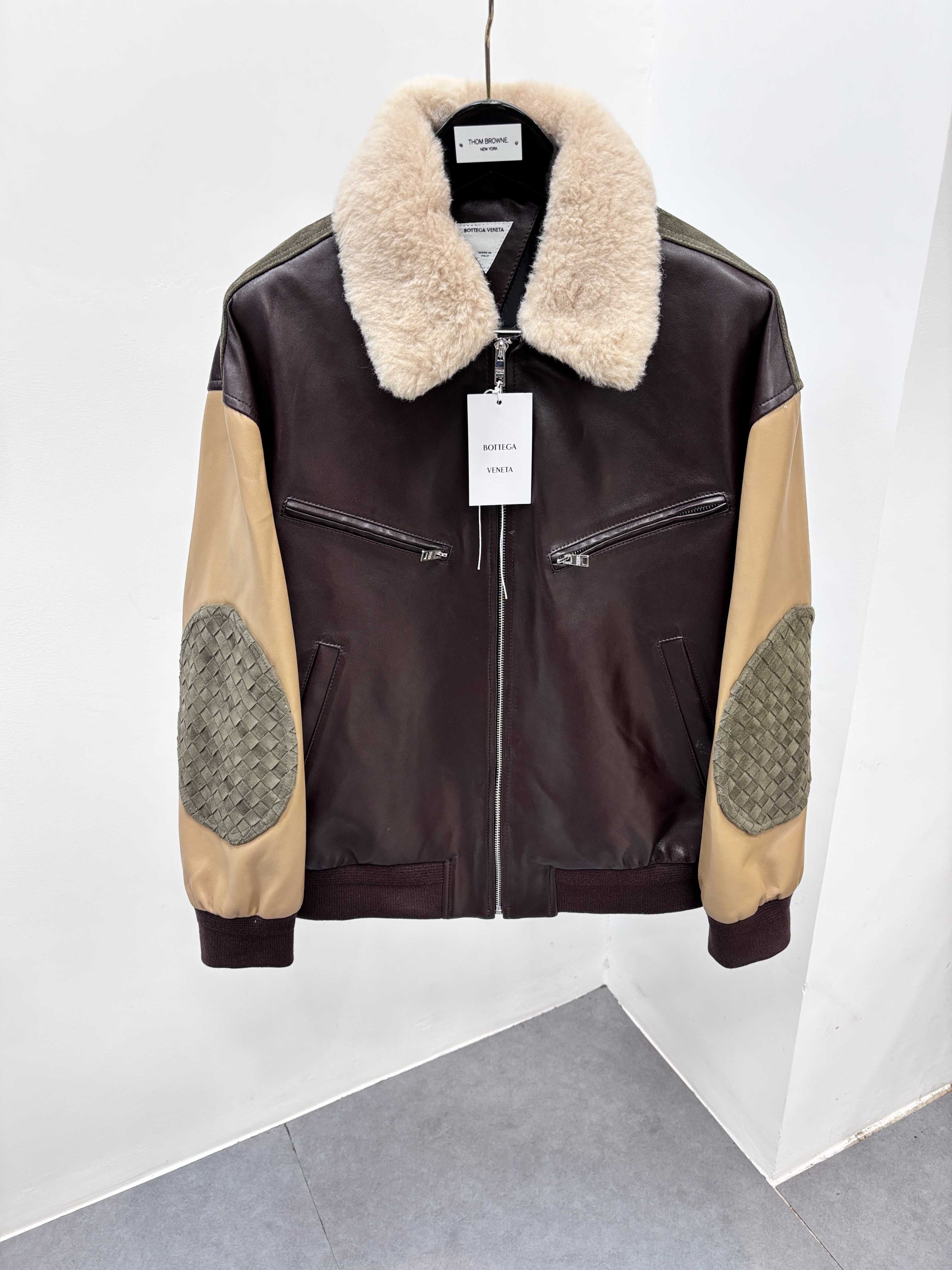 NO:675213,Brand bv material imported sheepskin wool collar craftsmanship size 48-56 (special size customization),,bottega veneta,sheepskin,Top Customize119860909品牌bv 材质进口绵羊皮 羊毛领 工艺 尺码48-56（特殊尺码定制）,,bottega veneta,sheepskin,Top Customize1,Men's clothing