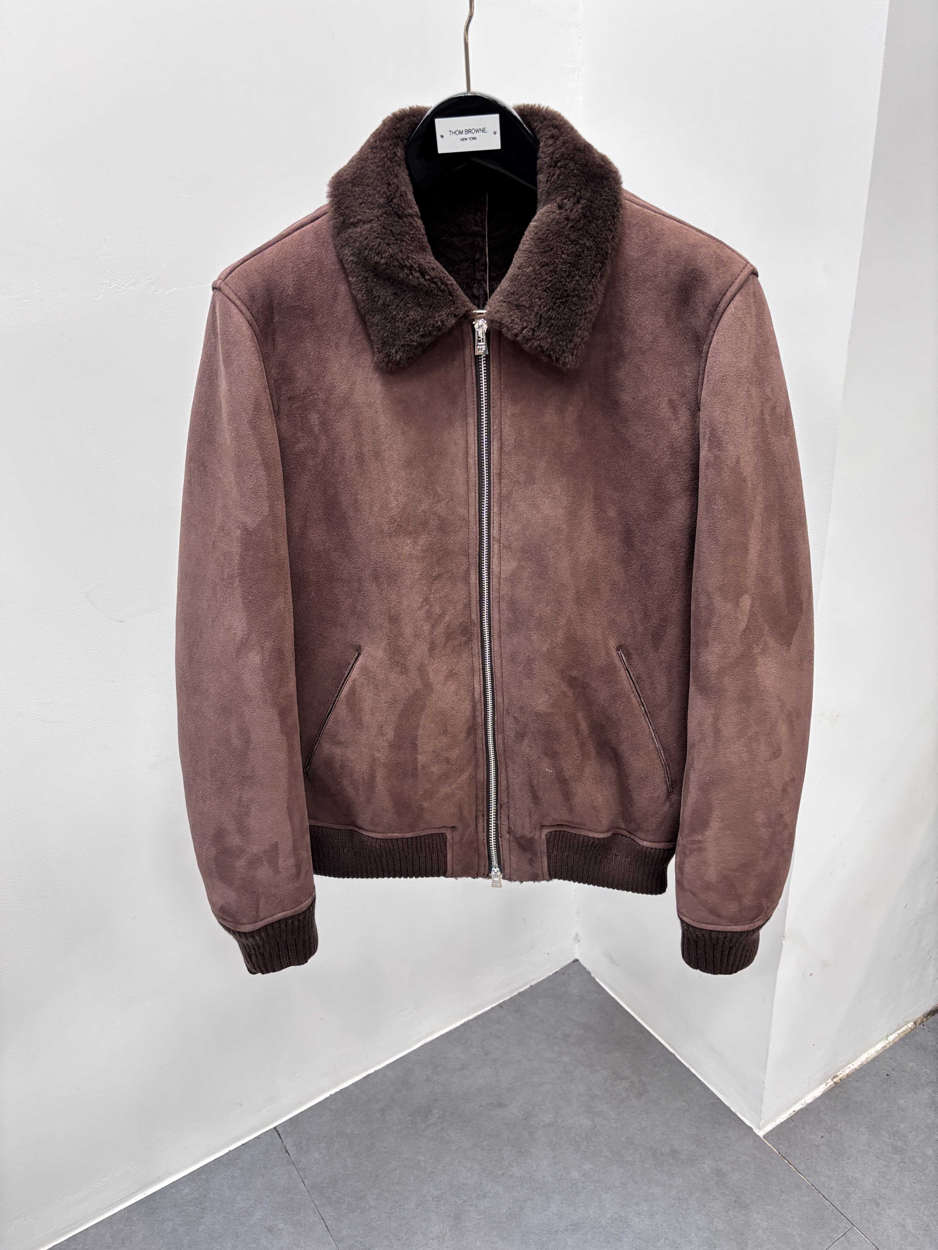 NO:676225,Brand tomford material imported fur integrated craftsmanship size 48-56 (special size customization),,tom ford,Top Customize119860909品牌tomford 材质进口皮毛一体 工艺 尺码48-56（特殊尺码定制）,,tom ford,Top Customize1,Men's clothing