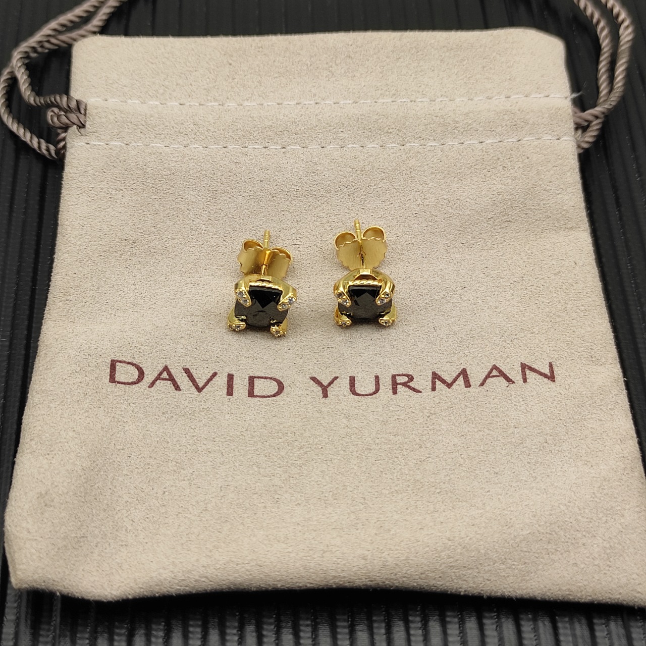 NO:663976,David Yurman gold main stone black diamond 8mm four-claw stud earrings. No. DYEH-158, fine jewelry19860909David Yurman 金色主石黑钻8mm四爪耳钉.编号DYEH-158,饰品精品,Jewelry