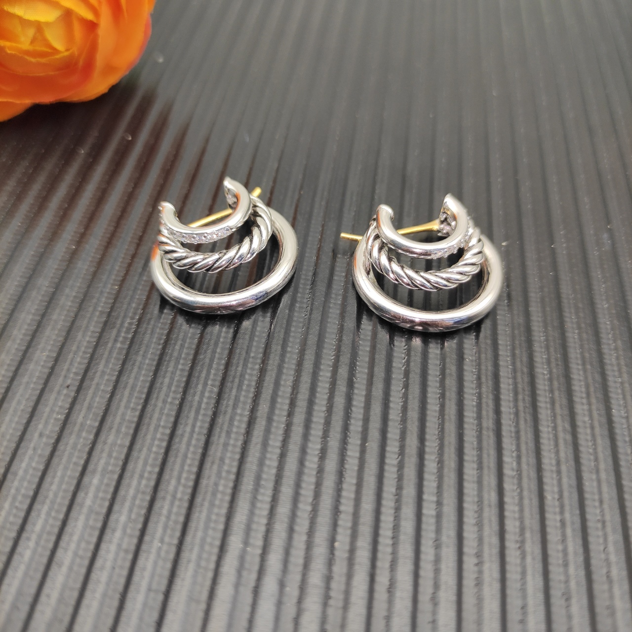 NO:663935,David Yurman silver 21x20mm three-ring connected earrings, number DYEH-165, jewelry boutique, earrings19860909David Yurman 银色 21x20mm三环相连耳环,编号DYEH-165,饰品精品,earrings,Jewelry