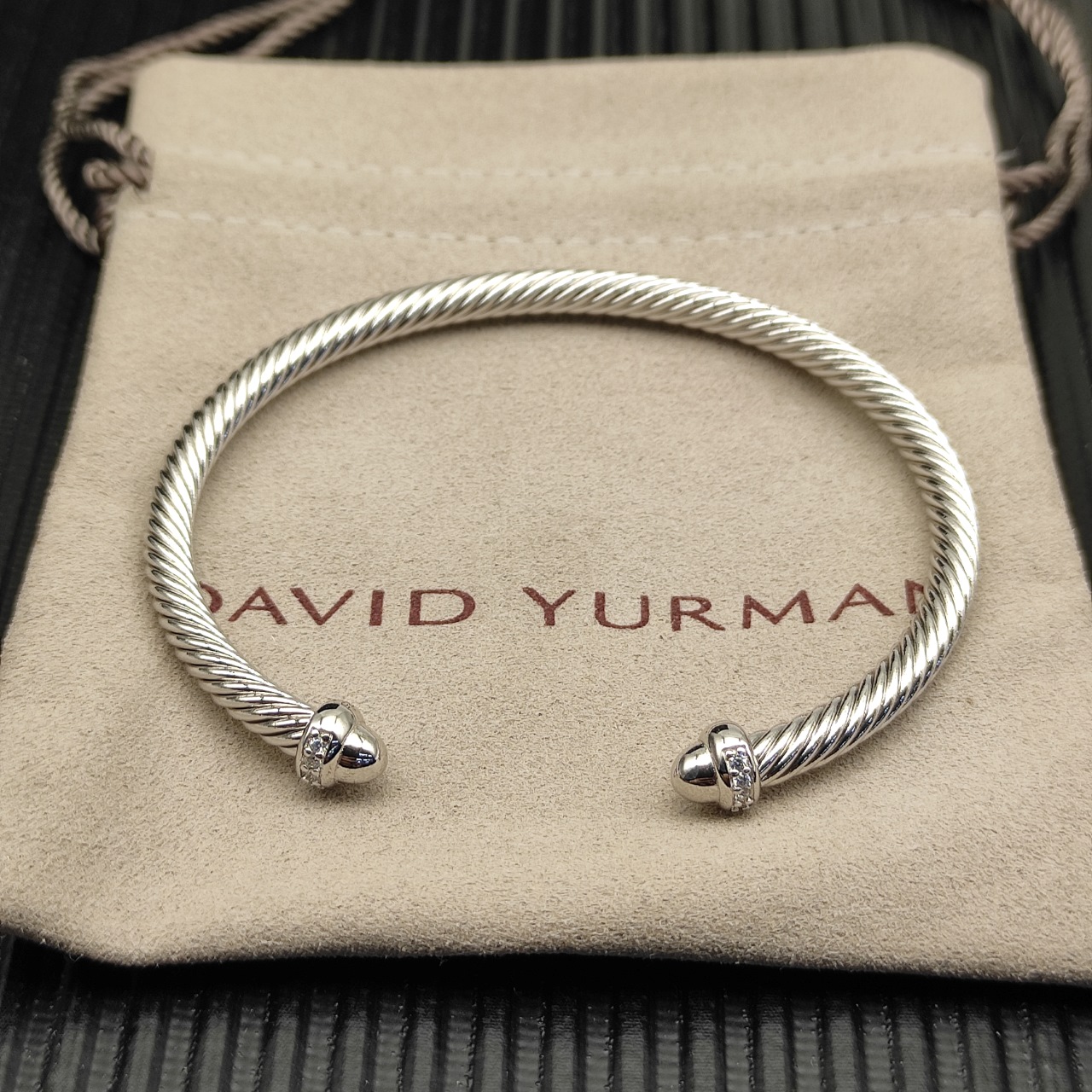 NO:663999,David Yurman silver 4mm round head bracelet with diamonds. No. DYSZ-373, jewelry boutique, bracelet19860909David Yurman银色4mm圆头带钻手镯. 编号 DYSZ-373,饰品精品,bracelet,Jewelry