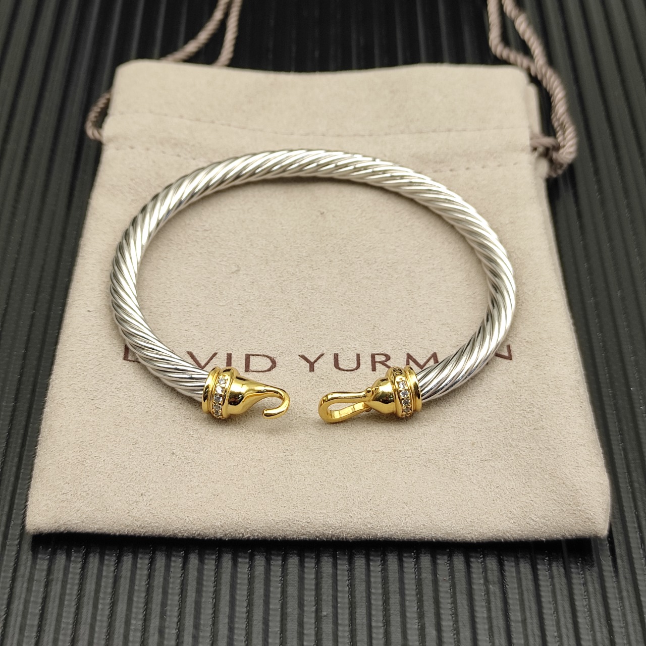 NO:922370,David Yurman 5mm gold hook bracelet with diamonds. No. DYSZ-377, fine jewelry, bracelet19860909David Yurman5mm 金色带钻钩头手镯. 编号 DYSZ-377,饰品精品,bracelet,Jewelry
