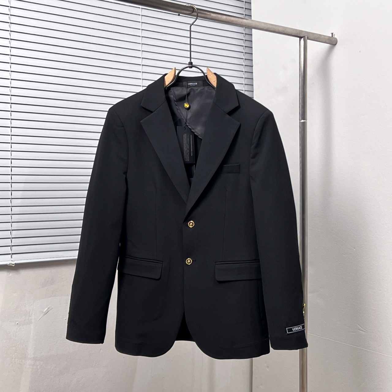 P280 Versac*/Versace traje con botones de ferretería personalizados y etiqueta en la manga, tallas: 48.50.52.54.56.58