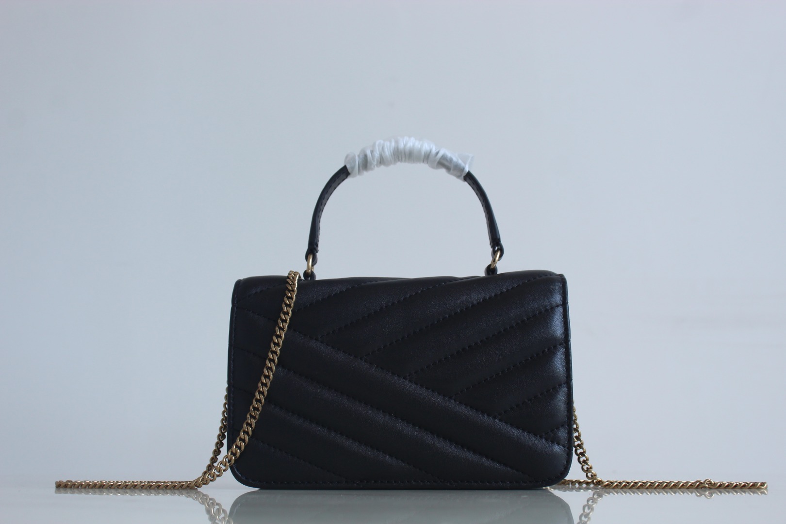 Tory Burch Tory Burch新款羊皮机车包 Kira手提链条包 选用柔软的羊皮材质 人字纹绗缝设计