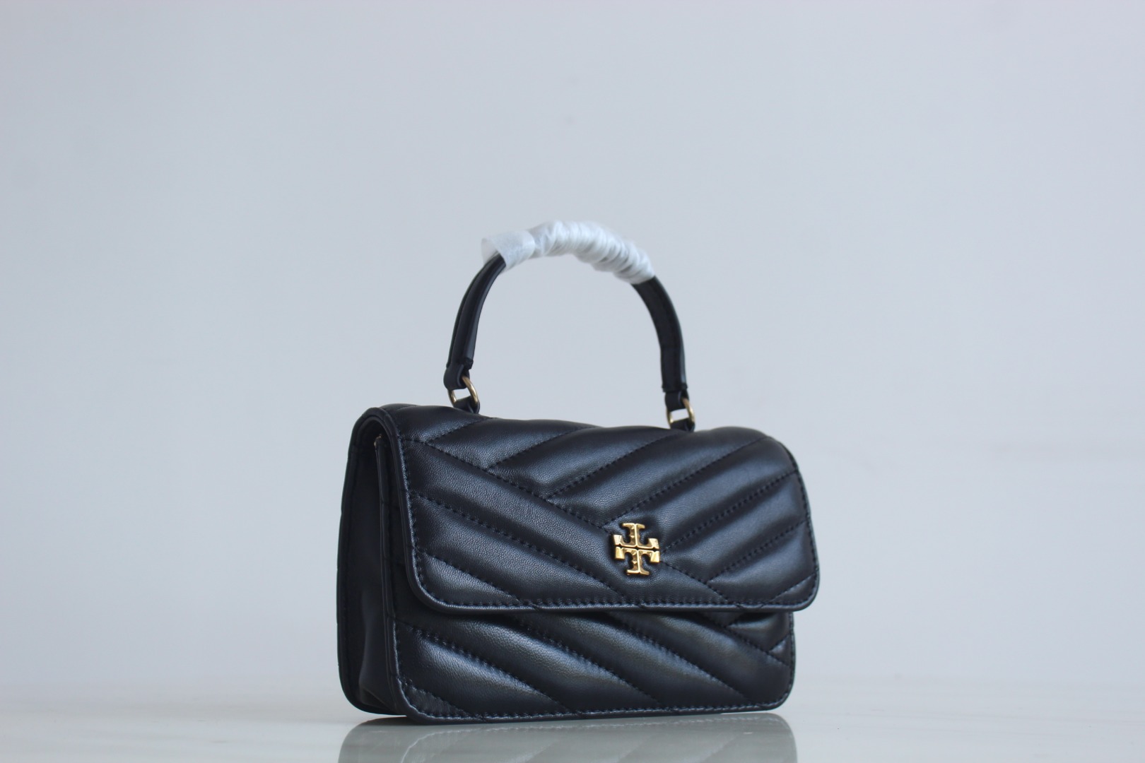Tory Burch Tory Burch新款羊皮机车包 Kira手提链条包 选用柔软的羊皮材质 人字纹绗缝设计