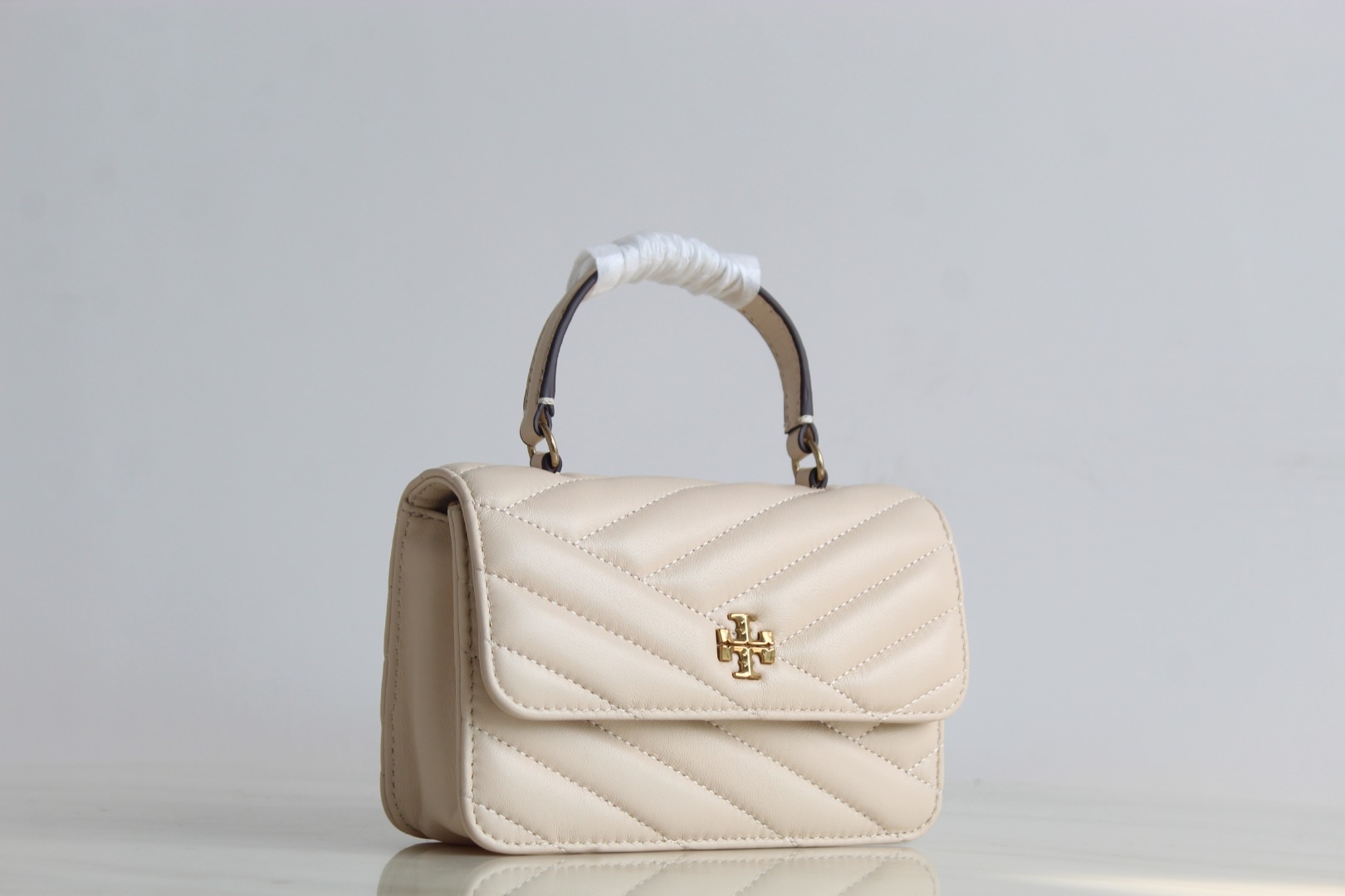 Tory Burch 白色 Tory Burch新款羊皮机车包 Kira手提链条包 选用柔软的羊皮材质