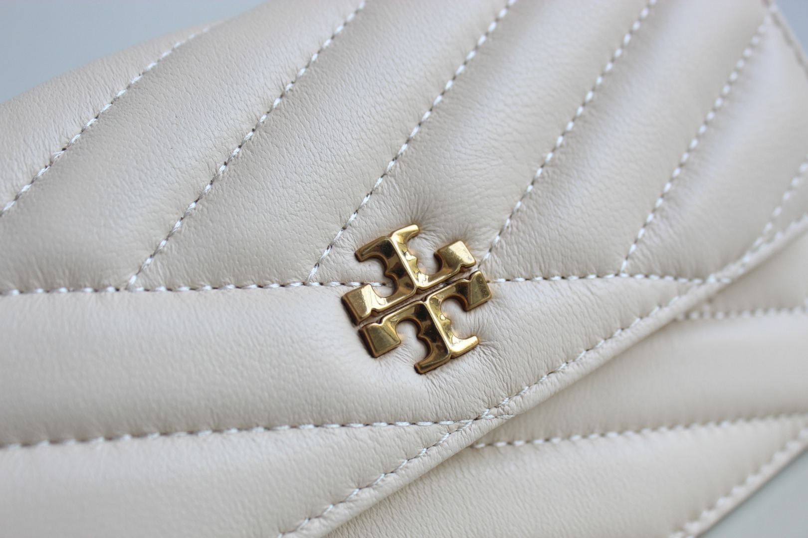 Tory Burch 白色 Tory Burch新款羊皮机车包 Kira手提链条包 选用柔软的羊皮材质