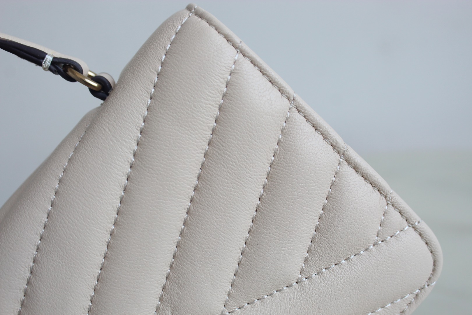 Tory Burch 白色 Tory Burch新款羊皮机车包 Kira手提链条包 选用柔软的羊皮材质