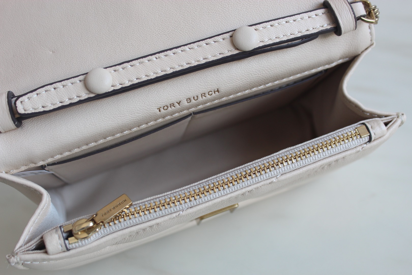 Tory Burch 白色 Tory Burch新款羊皮机车包 Kira手提链条包 选用柔软的羊皮材质