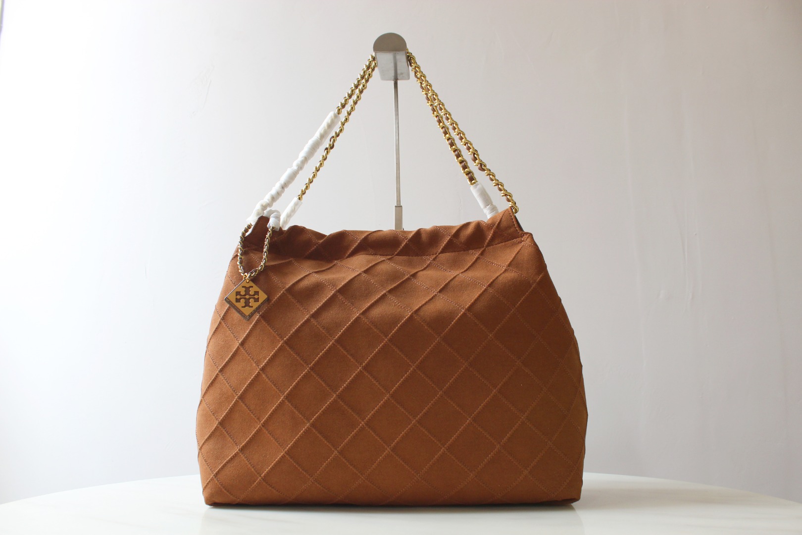 Tory Burch Tory Burch 麂皮托特购物袋 Fleming丹宁福袋流浪包 经久不衰的迷人之选