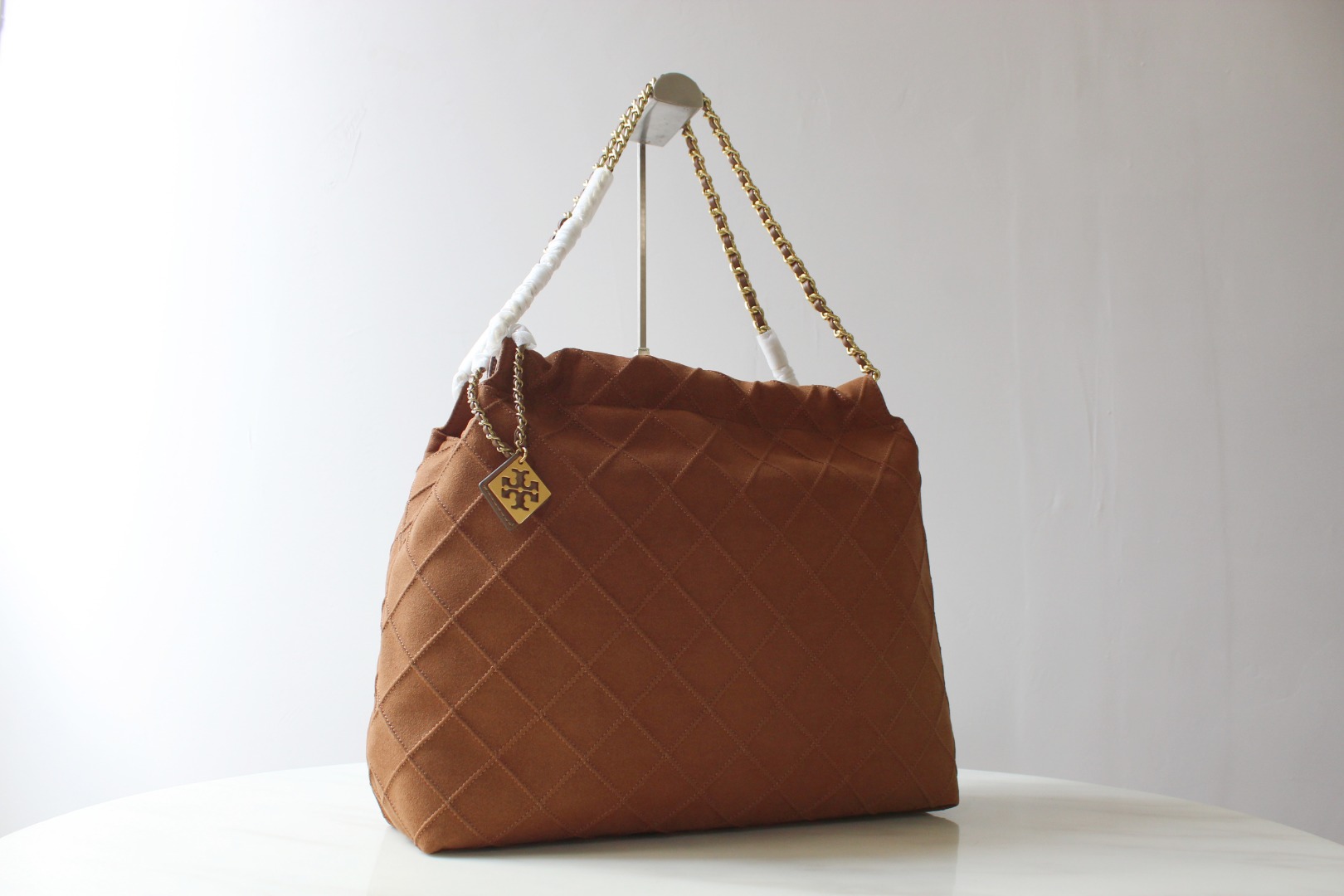 Tory Burch Tory Burch 麂皮托特购物袋 Fleming丹宁福袋流浪包 经久不衰的迷人之选