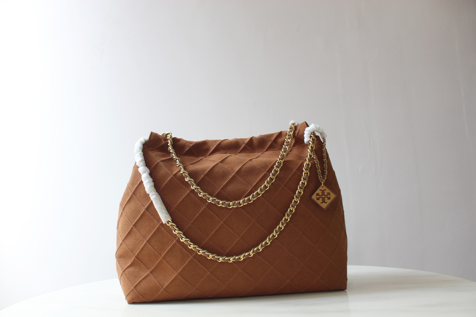 Tory Burch Tory Burch 麂皮托特购物袋 Fleming丹宁福袋流浪包 经久不衰的迷人之选
