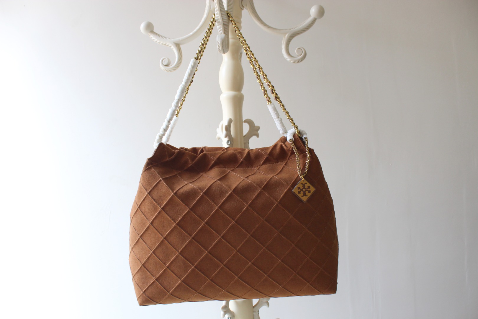 Tory Burch Tory Burch 麂皮托特购物袋 Fleming丹宁福袋流浪包 经久不衰的迷人之选