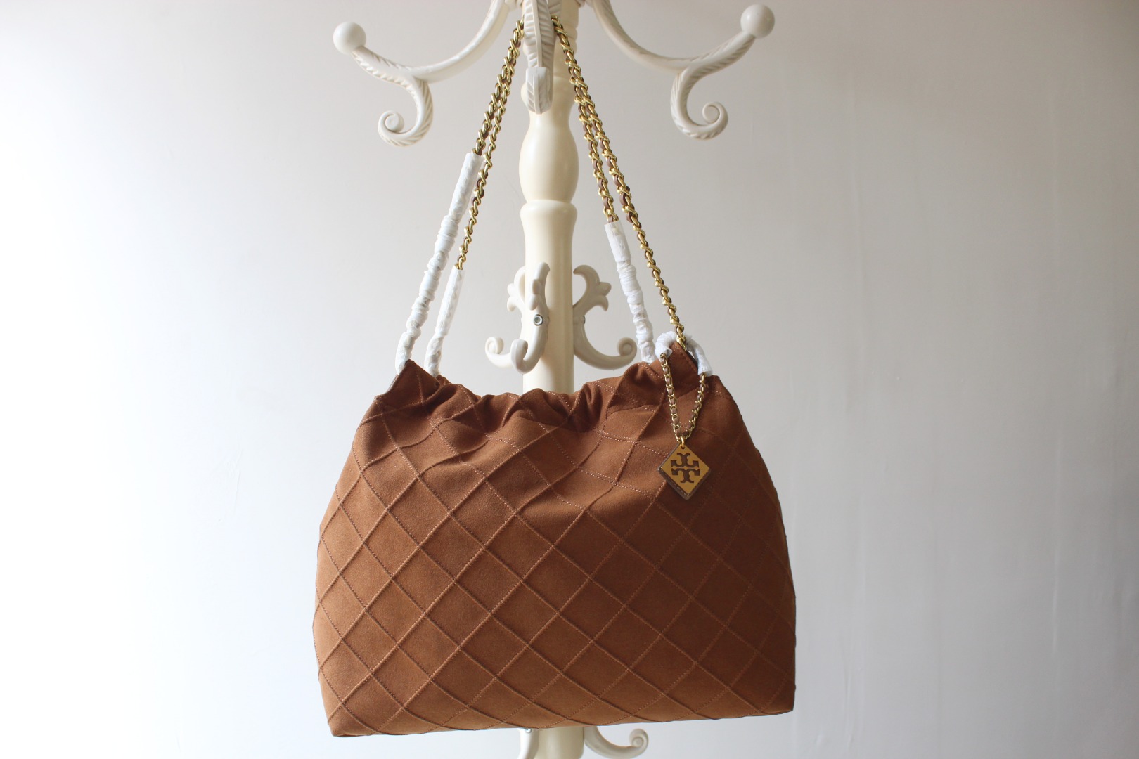 Tory Burch Tory Burch 麂皮托特购物袋 Fleming丹宁福袋流浪包 经久不衰的迷人之选
