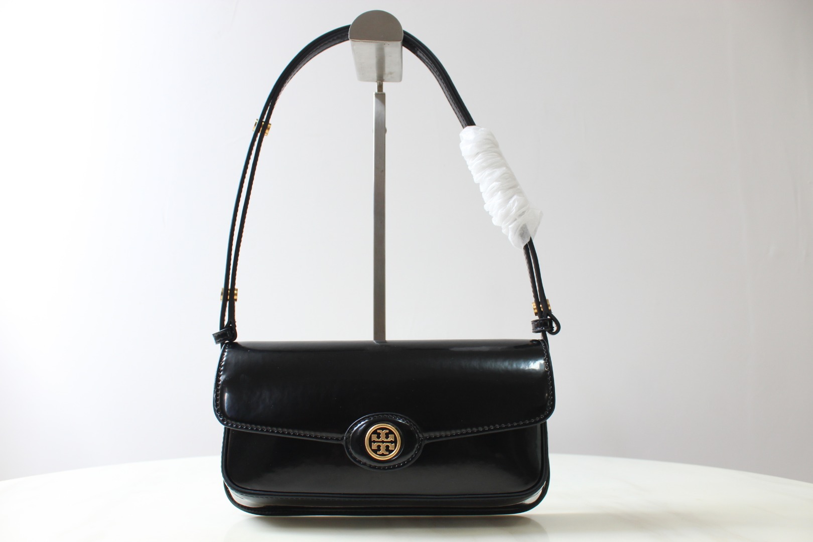 Tory Burch ToryBurch新款法棍包 Robinson系列漆皮单肩包 手袋廓形 百搭 适合日常使用