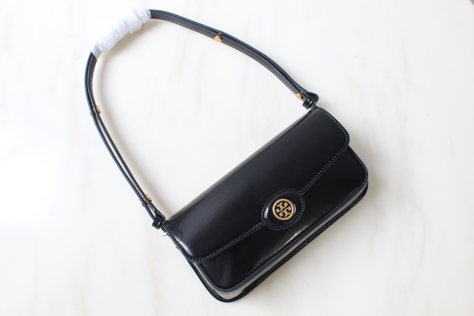 Tory Burch ToryBurch新款法棍包 Robinson系列漆皮单肩包 手袋廓形 百搭 适合日常使用