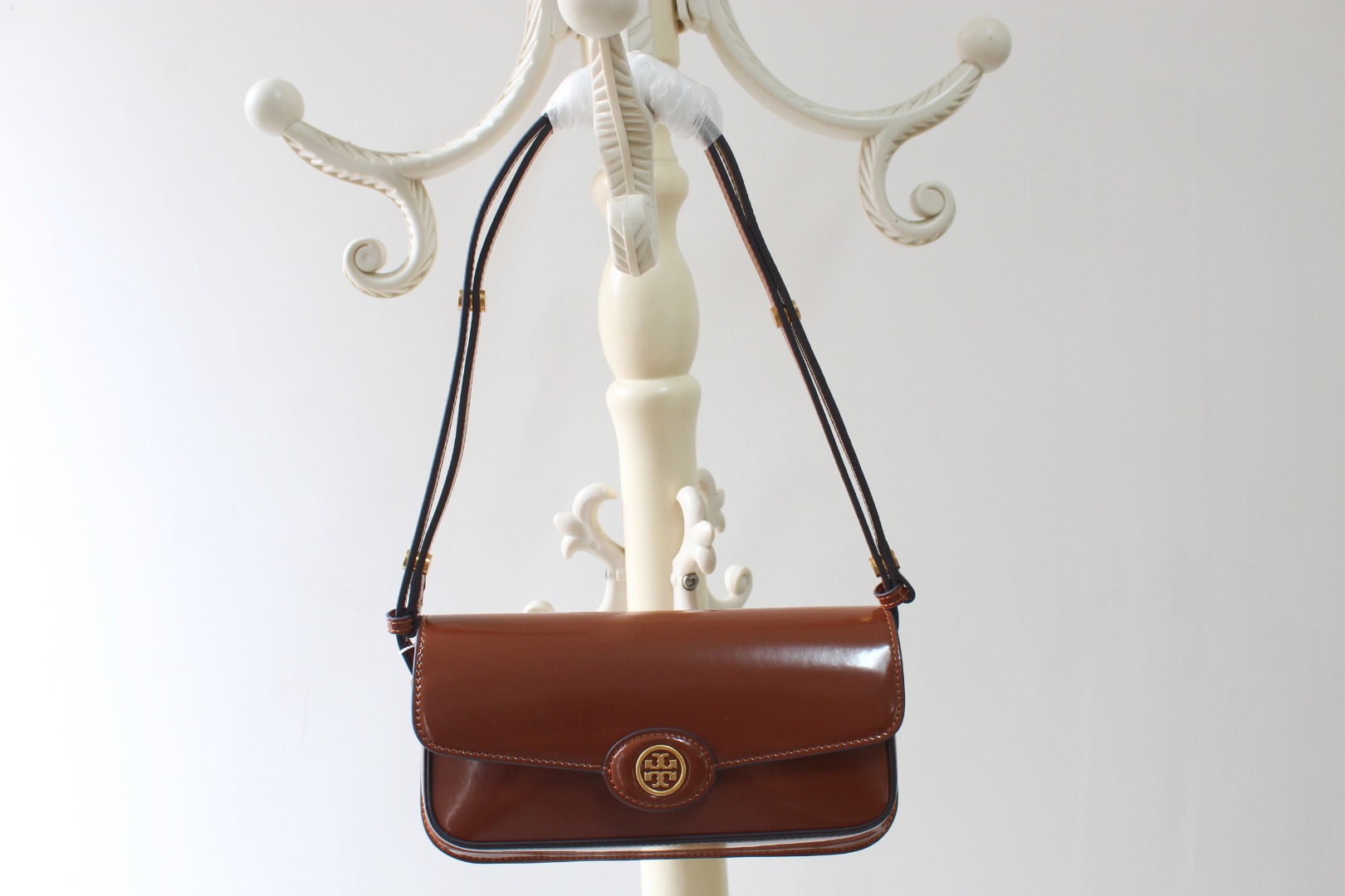 Tory Burch 棕色 ToryBurch新款法棍包 Robinson系列漆皮单肩包 手袋廓形 百搭