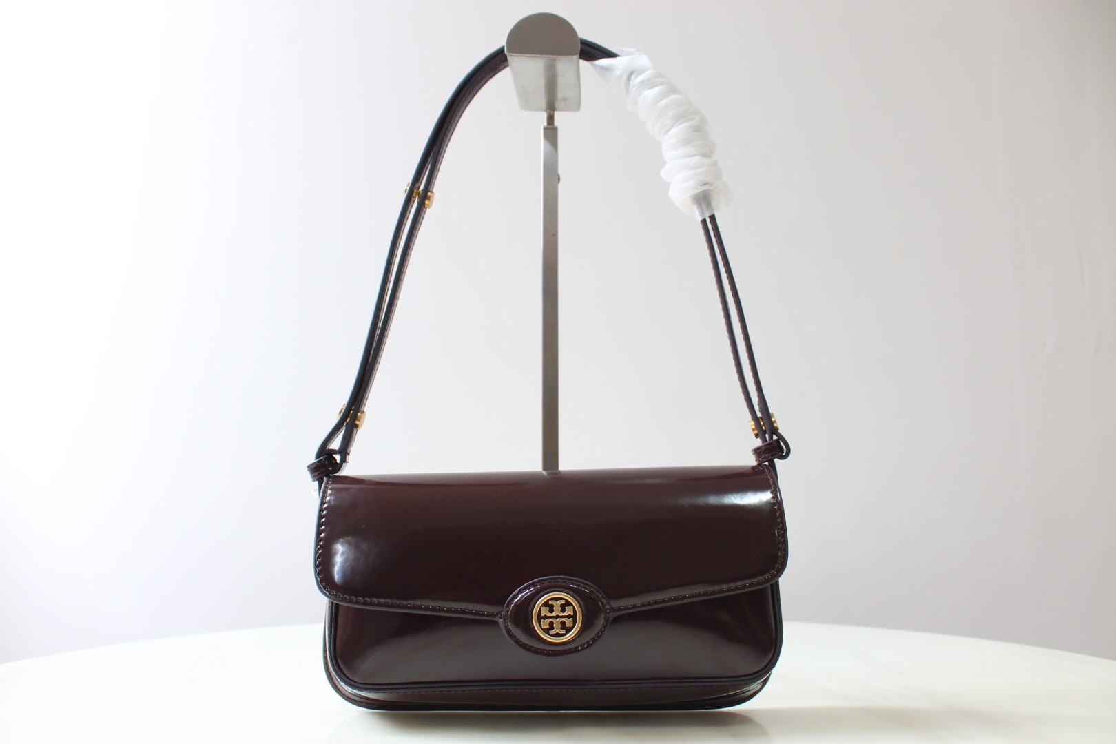 Tory Burch 酒红 ToryBurch新款法棍包 Robinson系列漆皮单肩包 手袋廓形 百搭