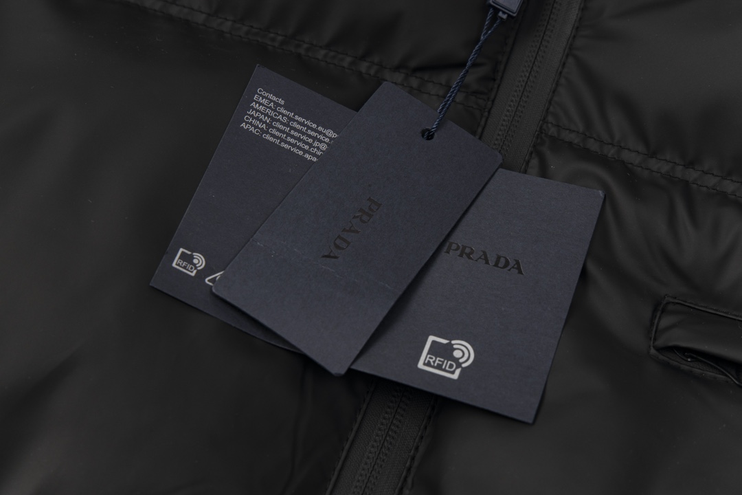 高版本PRADA普拉达 24SS经典三角标棉服外套