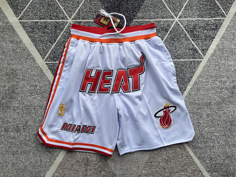 （YOUS  KYD）【顶级刺绣版本】\nJust Don NBA  Miami Heat Team Shorts\n贾斯顿 NBA  迈阿密热火队赛季 刺绣球裤 篮球短裤\n\n颜色：白\n尺码：S/M / L / XL / XXL\n\nJust Don NBA 球队球裤系列单品\n-定制优质网眼布面料，Dri-FIT 技术导湿速干， 防静电处理\n-队标采用百灵达刺绣\n-内里衬布采用聚酯纤维网眼面料