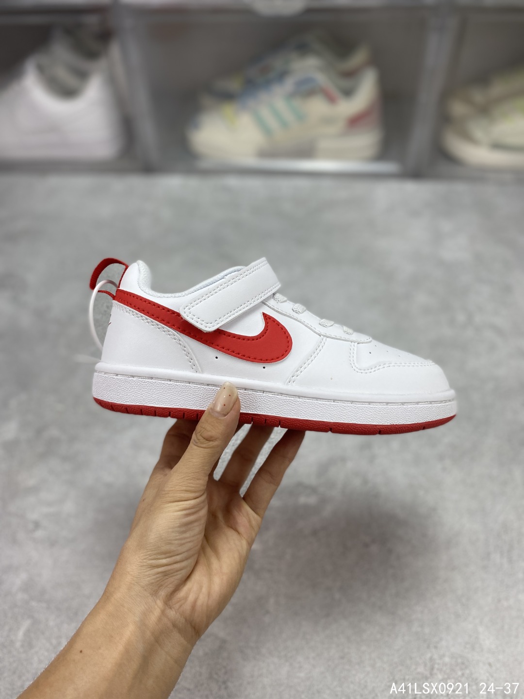 图片[5]-【童鞋🎉开学季耐克童鞋🎉开学季 Nike Court Borough Low 2 低帮小AJ1百搭透气休闲运动板鞋儿童运动篮球鞋 婴童魔术贴运动童鞋🎉开学季，助力小宝贝开启新征程。该鞋款伴孩子尽情畅玩，鞋面和外底采用经久耐穿的材料，搭配便于穿脱的固定带设计，演绎经典外观。匠心鞋头和中足设计，为小脚丫营造充裕空间，令孩子畅享非凡舒适的日常穿着体验。弹性鞋带，魔术贴粘扣式固定带，双缝线细节。 #A41LSX0921 24-37 类型：儿童鞋🎉开学季 货号：BQ5451 尺码：24-37含半码-选品中心