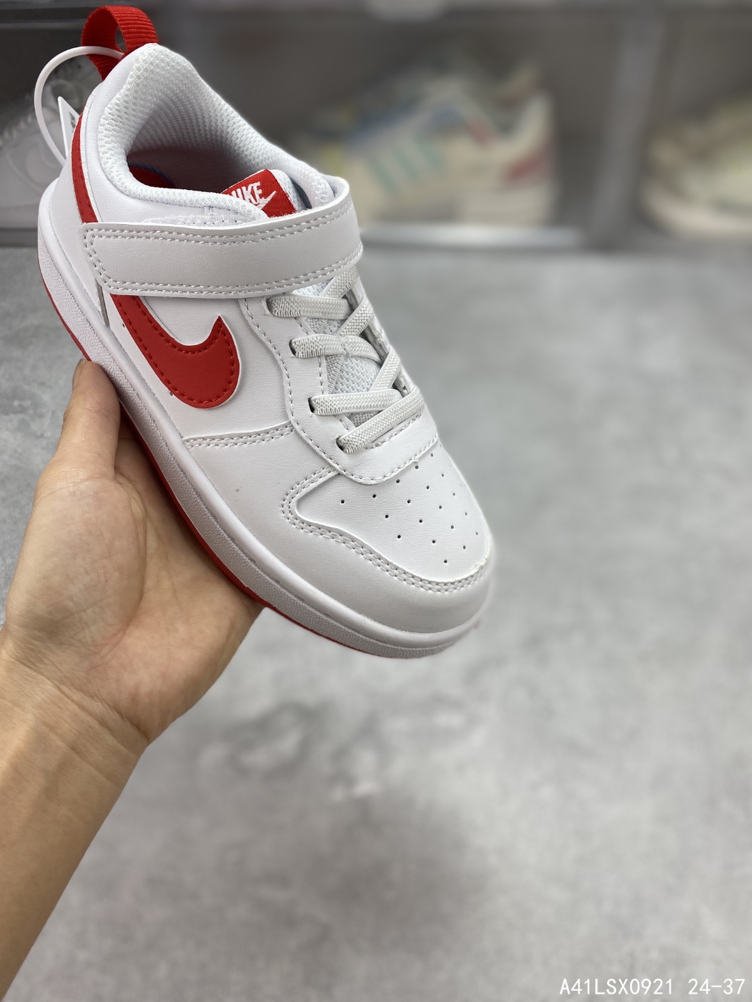 图片[4]-【童鞋🎉开学季耐克童鞋🎉开学季 Nike Court Borough Low 2 低帮小AJ1百搭透气休闲运动板鞋儿童运动篮球鞋 婴童魔术贴运动童鞋🎉开学季，助力小宝贝开启新征程。该鞋款伴孩子尽情畅玩，鞋面和外底采用经久耐穿的材料，搭配便于穿脱的固定带设计，演绎经典外观。匠心鞋头和中足设计，为小脚丫营造充裕空间，令孩子畅享非凡舒适的日常穿着体验。弹性鞋带，魔术贴粘扣式固定带，双缝线细节。 #A41LSX0921 24-37 类型：儿童鞋🎉开学季 货号：BQ5451 尺码：24-37含半码-选品中心