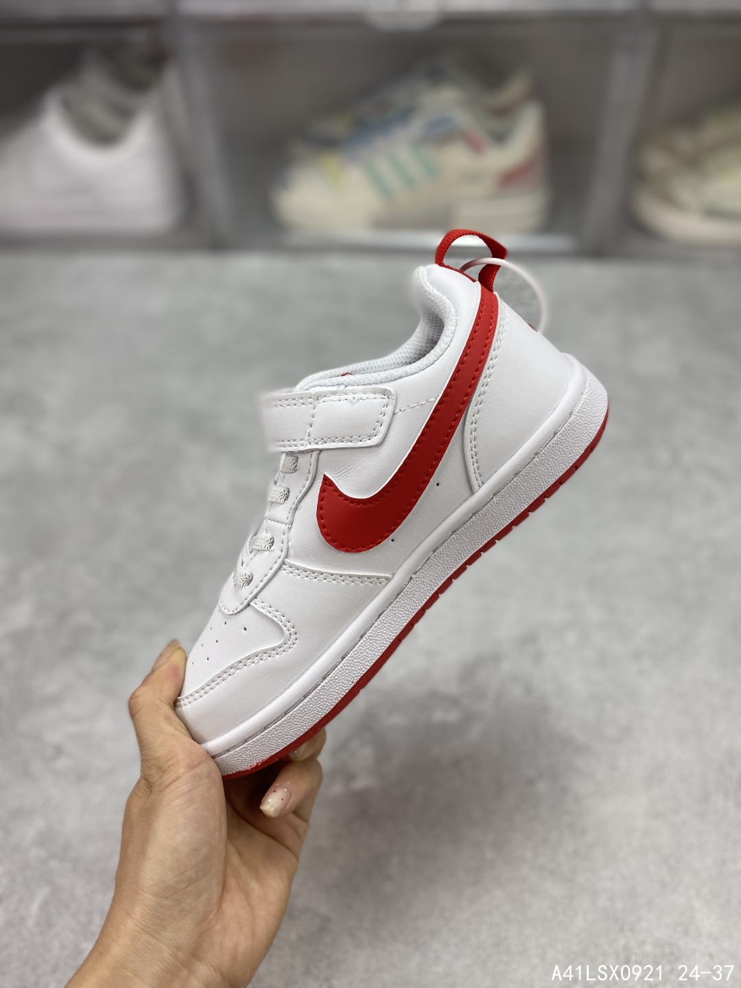 图片[3]-【童鞋🎉开学季耐克童鞋🎉开学季 Nike Court Borough Low 2 低帮小AJ1百搭透气休闲运动板鞋儿童运动篮球鞋 婴童魔术贴运动童鞋🎉开学季，助力小宝贝开启新征程。该鞋款伴孩子尽情畅玩，鞋面和外底采用经久耐穿的材料，搭配便于穿脱的固定带设计，演绎经典外观。匠心鞋头和中足设计，为小脚丫营造充裕空间，令孩子畅享非凡舒适的日常穿着体验。弹性鞋带，魔术贴粘扣式固定带，双缝线细节。 #A41LSX0921 24-37 类型：儿童鞋🎉开学季 货号：BQ5451 尺码：24-37含半码-选品中心