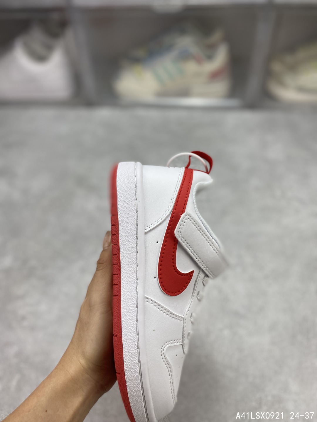图片[6]-【童鞋🎉开学季耐克童鞋🎉开学季 Nike Court Borough Low 2 低帮小AJ1百搭透气休闲运动板鞋儿童运动篮球鞋 婴童魔术贴运动童鞋🎉开学季，助力小宝贝开启新征程。该鞋款伴孩子尽情畅玩，鞋面和外底采用经久耐穿的材料，搭配便于穿脱的固定带设计，演绎经典外观。匠心鞋头和中足设计，为小脚丫营造充裕空间，令孩子畅享非凡舒适的日常穿着体验。弹性鞋带，魔术贴粘扣式固定带，双缝线细节。 #A41LSX0921 24-37 类型：儿童鞋🎉开学季 货号：BQ5451 尺码：24-37含半码-选品中心