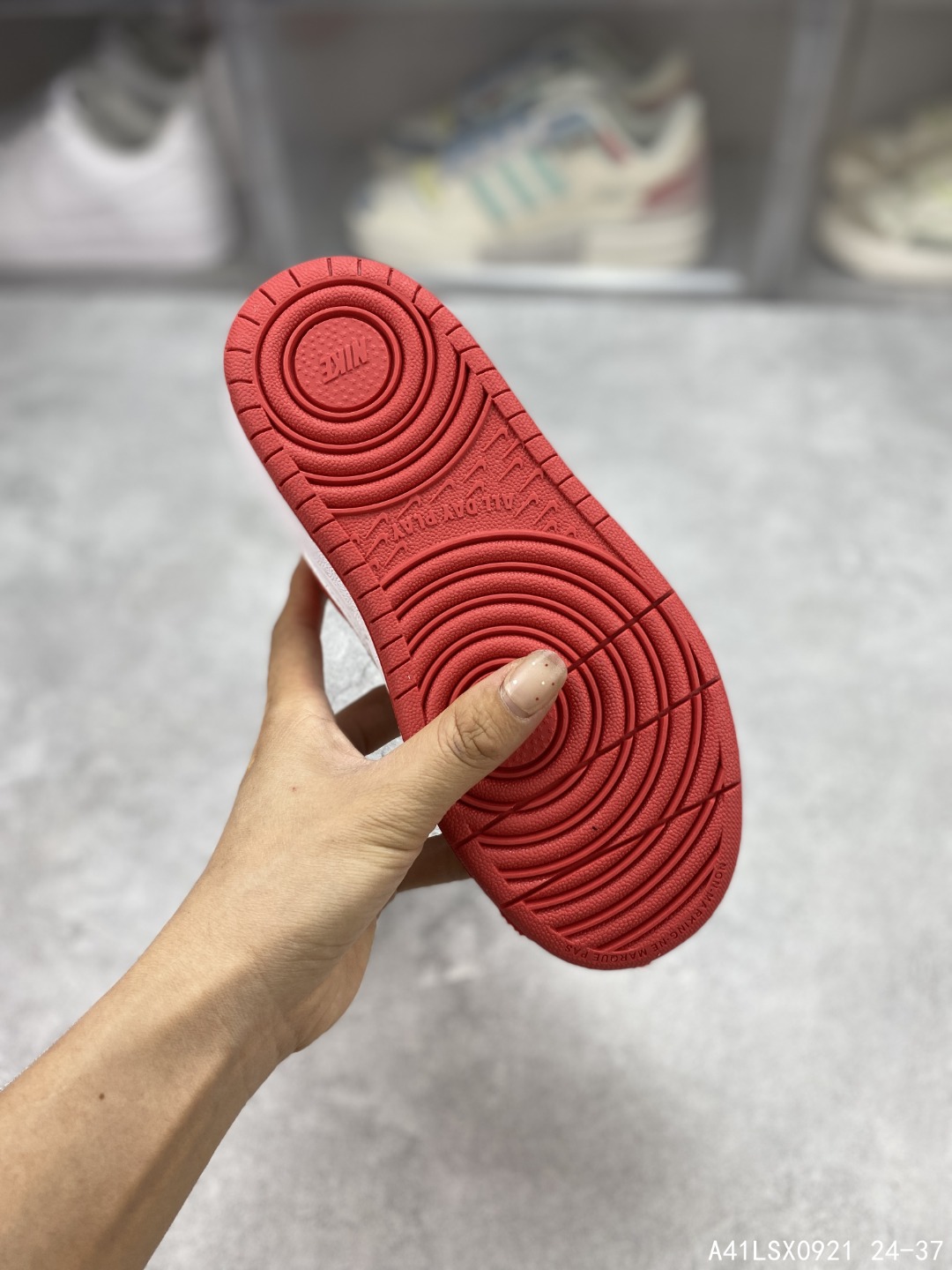 图片[8]-【童鞋🎉开学季耐克童鞋🎉开学季 Nike Court Borough Low 2 低帮小AJ1百搭透气休闲运动板鞋儿童运动篮球鞋 婴童魔术贴运动童鞋🎉开学季，助力小宝贝开启新征程。该鞋款伴孩子尽情畅玩，鞋面和外底采用经久耐穿的材料，搭配便于穿脱的固定带设计，演绎经典外观。匠心鞋头和中足设计，为小脚丫营造充裕空间，令孩子畅享非凡舒适的日常穿着体验。弹性鞋带，魔术贴粘扣式固定带，双缝线细节。 #A41LSX0921 24-37 类型：儿童鞋🎉开学季 货号：BQ5451 尺码：24-37含半码-选品中心