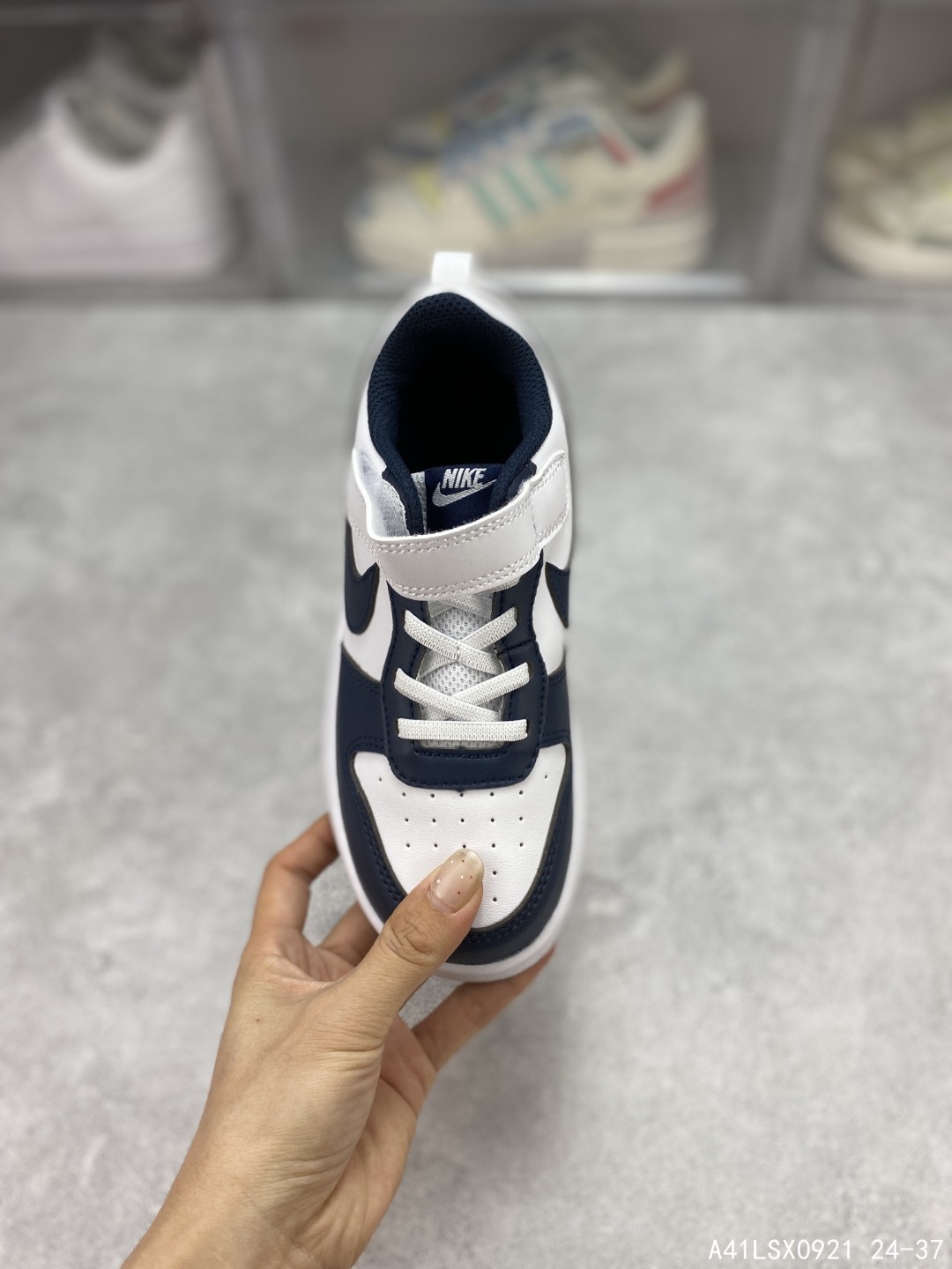 图片[2]-【童鞋🎉开学季耐克童鞋🎉开学季 Nike Court Borough Low 2 低帮小AJ1百搭透气休闲运动板鞋儿童运动篮球鞋 婴童魔术贴运动童鞋🎉开学季，助力小宝贝开启新征程。该鞋款伴孩子尽情畅玩，鞋面和外底采用经久耐穿的材料，搭配便于穿脱的固定带设计，演绎经典外观。匠心鞋头和中足设计，为小脚丫营造充裕空间，令孩子畅享非凡舒适的日常穿着体验。弹性鞋带，魔术贴粘扣式固定带，双缝线细节。 #A41LSX0921 24-37 类型：儿童鞋🎉开学季 货号：BQ5451 尺码：24-37含半码-选品中心