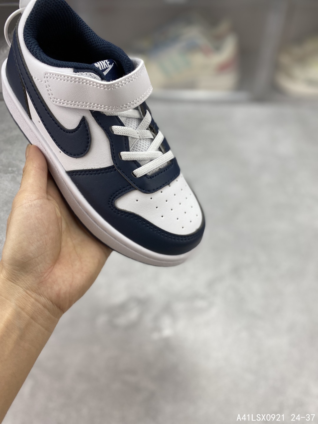 图片[4]-【童鞋🎉开学季耐克童鞋🎉开学季 Nike Court Borough Low 2 低帮小AJ1百搭透气休闲运动板鞋儿童运动篮球鞋 婴童魔术贴运动童鞋🎉开学季，助力小宝贝开启新征程。该鞋款伴孩子尽情畅玩，鞋面和外底采用经久耐穿的材料，搭配便于穿脱的固定带设计，演绎经典外观。匠心鞋头和中足设计，为小脚丫营造充裕空间，令孩子畅享非凡舒适的日常穿着体验。弹性鞋带，魔术贴粘扣式固定带，双缝线细节。 #A41LSX0921 24-37 类型：儿童鞋🎉开学季 货号：BQ5451 尺码：24-37含半码-选品中心