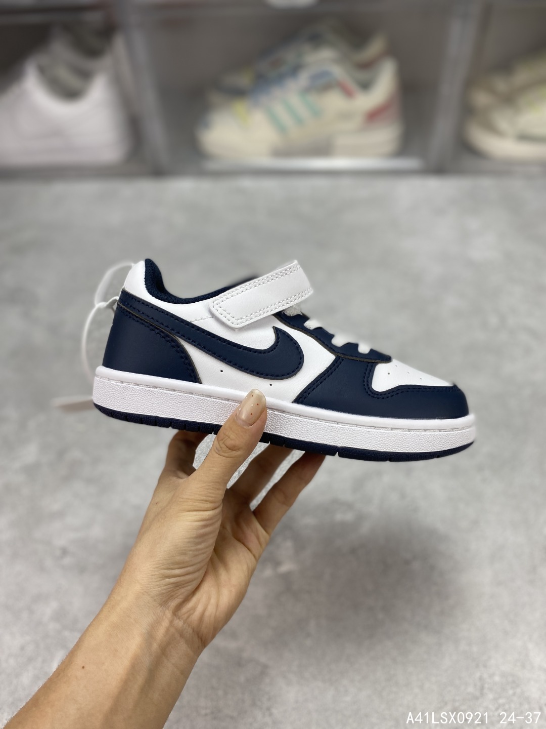 图片[5]-【童鞋🎉开学季耐克童鞋🎉开学季 Nike Court Borough Low 2 低帮小AJ1百搭透气休闲运动板鞋儿童运动篮球鞋 婴童魔术贴运动童鞋🎉开学季，助力小宝贝开启新征程。该鞋款伴孩子尽情畅玩，鞋面和外底采用经久耐穿的材料，搭配便于穿脱的固定带设计，演绎经典外观。匠心鞋头和中足设计，为小脚丫营造充裕空间，令孩子畅享非凡舒适的日常穿着体验。弹性鞋带，魔术贴粘扣式固定带，双缝线细节。 #A41LSX0921 24-37 类型：儿童鞋🎉开学季 货号：BQ5451 尺码：24-37含半码-选品中心