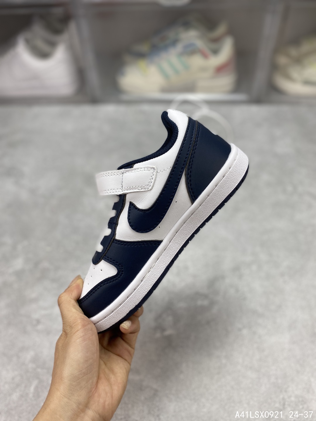 图片[3]-【童鞋🎉开学季耐克童鞋🎉开学季 Nike Court Borough Low 2 低帮小AJ1百搭透气休闲运动板鞋儿童运动篮球鞋 婴童魔术贴运动童鞋🎉开学季，助力小宝贝开启新征程。该鞋款伴孩子尽情畅玩，鞋面和外底采用经久耐穿的材料，搭配便于穿脱的固定带设计，演绎经典外观。匠心鞋头和中足设计，为小脚丫营造充裕空间，令孩子畅享非凡舒适的日常穿着体验。弹性鞋带，魔术贴粘扣式固定带，双缝线细节。 #A41LSX0921 24-37 类型：儿童鞋🎉开学季 货号：BQ5451 尺码：24-37含半码-选品中心