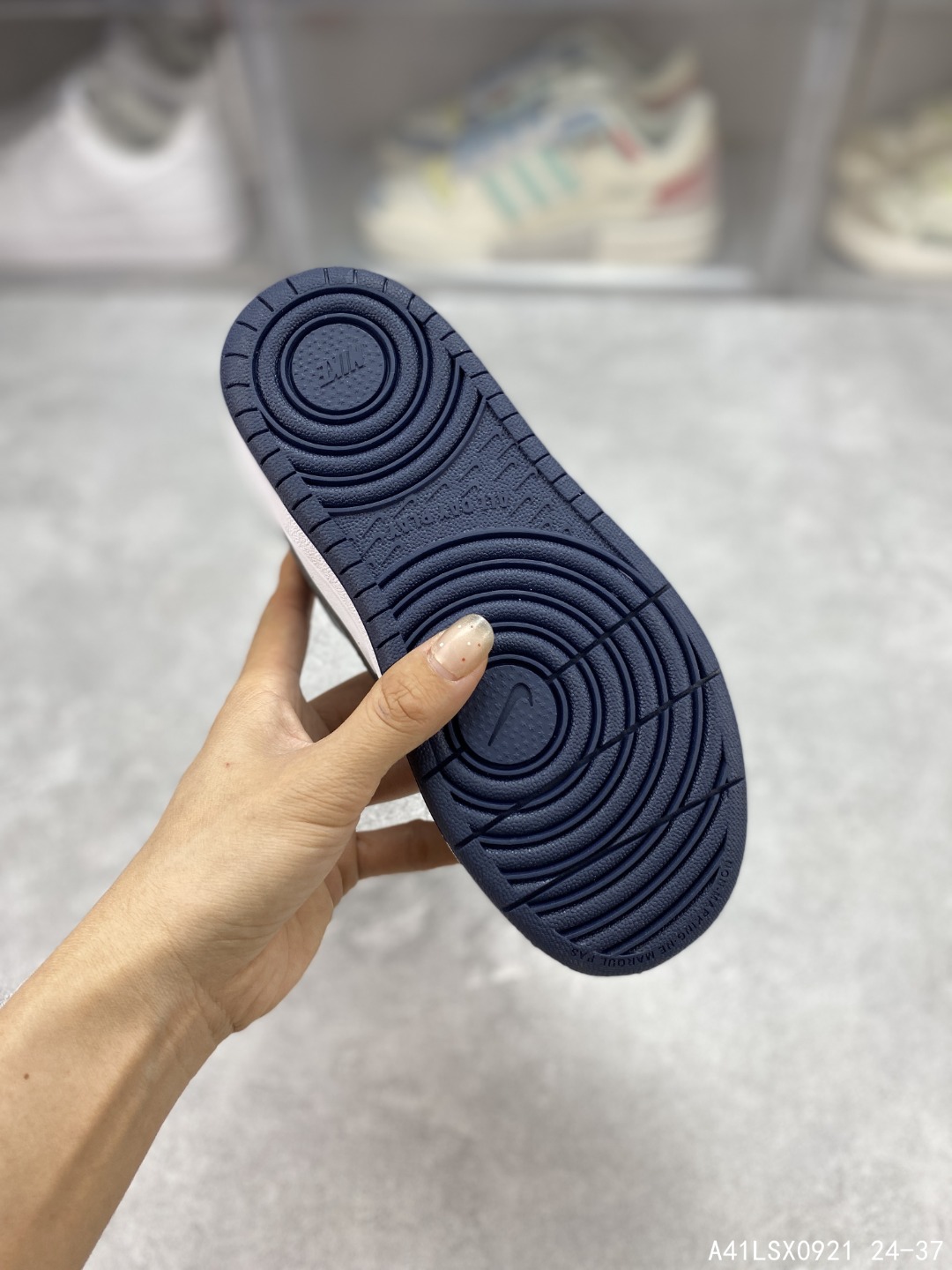 图片[8]-【童鞋🎉开学季耐克童鞋🎉开学季 Nike Court Borough Low 2 低帮小AJ1百搭透气休闲运动板鞋儿童运动篮球鞋 婴童魔术贴运动童鞋🎉开学季，助力小宝贝开启新征程。该鞋款伴孩子尽情畅玩，鞋面和外底采用经久耐穿的材料，搭配便于穿脱的固定带设计，演绎经典外观。匠心鞋头和中足设计，为小脚丫营造充裕空间，令孩子畅享非凡舒适的日常穿着体验。弹性鞋带，魔术贴粘扣式固定带，双缝线细节。 #A41LSX0921 24-37 类型：儿童鞋🎉开学季 货号：BQ5451 尺码：24-37含半码-选品中心