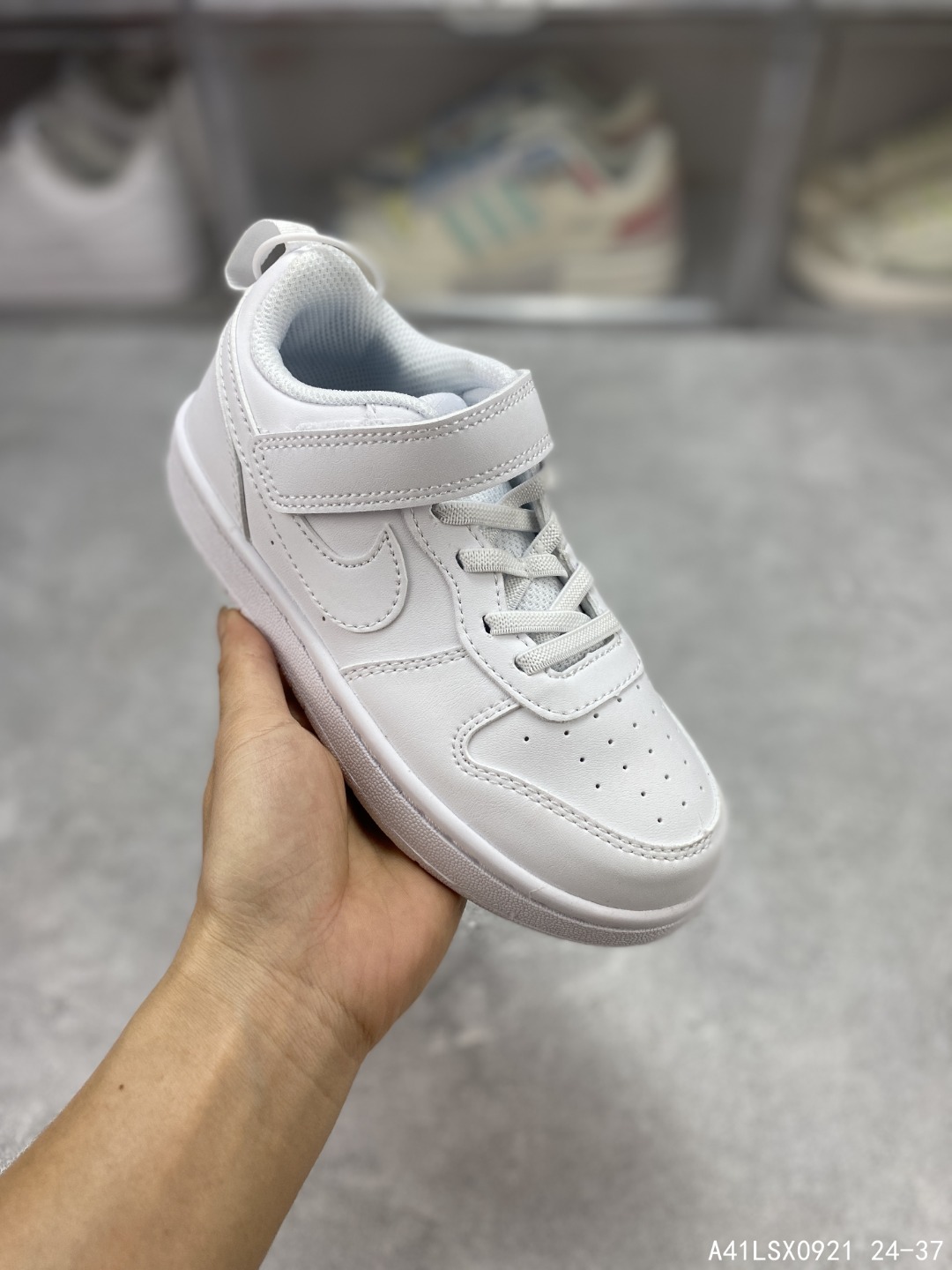 图片[5]-🈴️ 【童鞋🎉开学季耐克童鞋🎉开学季 Nike Court Borough Low 2 低帮小AJ1百搭透气休闲运动板鞋儿童运动篮球鞋 婴童魔术贴运动童鞋🎉开学季，助力小宝贝开启新征程。该鞋款伴孩子尽情畅玩，鞋面和外底采用经久耐穿的材料，搭配便于穿脱的固定带设计，演绎经典外观。匠心鞋头和中足设计，为小脚丫营造充裕空间，令孩子畅享非凡舒适的日常穿着体验。弹性鞋带，魔术贴粘扣式固定带，双缝线细节。 #A41LSX0921 24-37 类型：儿童鞋🎉开学季 货号：BQ5451 尺码：24-37含半码-选品中心