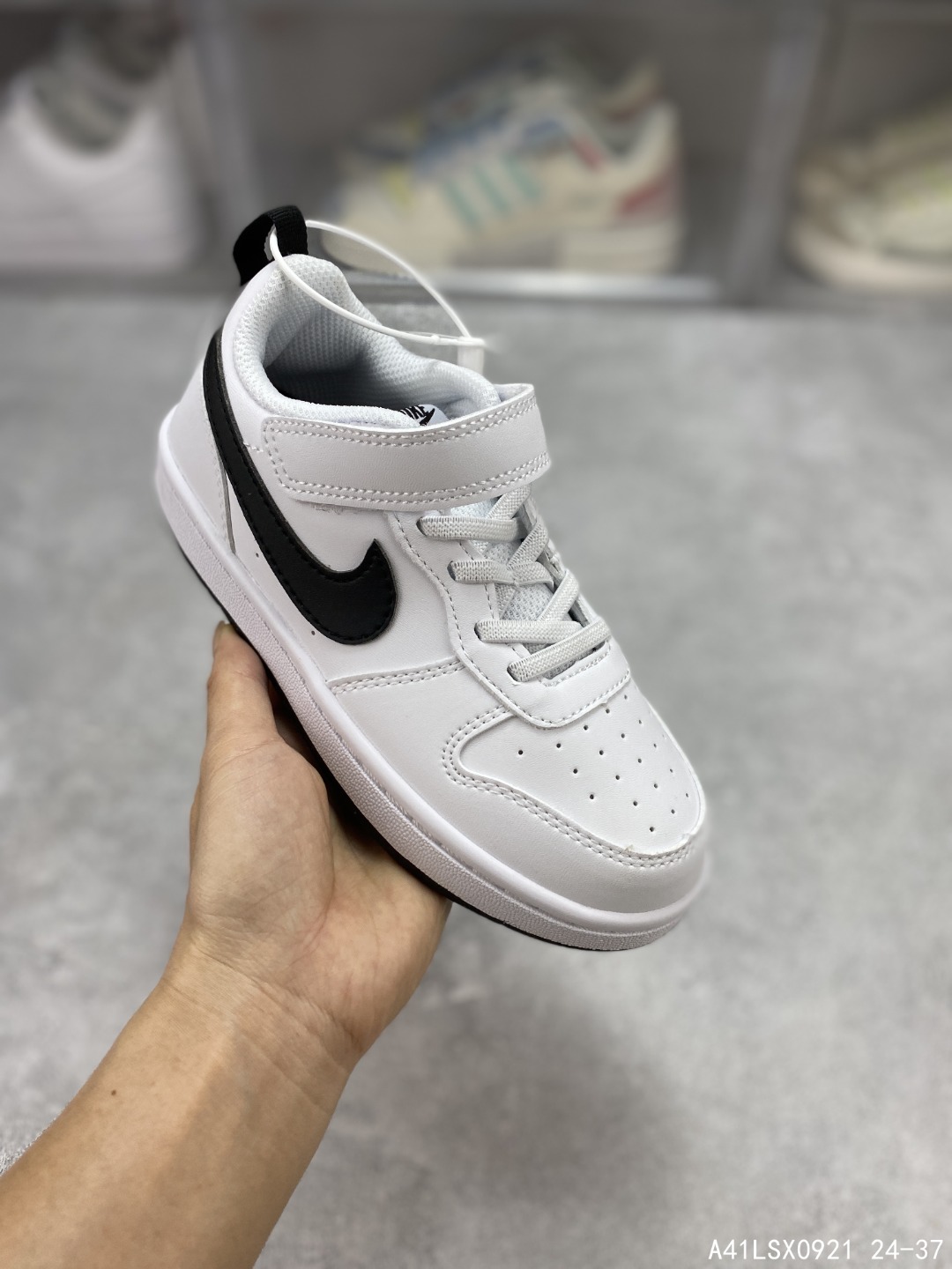 图片[7]-🈴️ 【童鞋🎉开学季耐克童鞋🎉开学季 Nike Court Borough Low 2 低帮小AJ1百搭透气休闲运动板鞋儿童运动篮球鞋 婴童魔术贴运动童鞋🎉开学季，助力小宝贝开启新征程。该鞋款伴孩子尽情畅玩，鞋面和外底采用经久耐穿的材料，搭配便于穿脱的固定带设计，演绎经典外观。匠心鞋头和中足设计，为小脚丫营造充裕空间，令孩子畅享非凡舒适的日常穿着体验。弹性鞋带，魔术贴粘扣式固定带，双缝线细节。 #A41LSX0921 24-37 类型：儿童鞋🎉开学季 货号：BQ5451 尺码：24-37含半码-选品中心