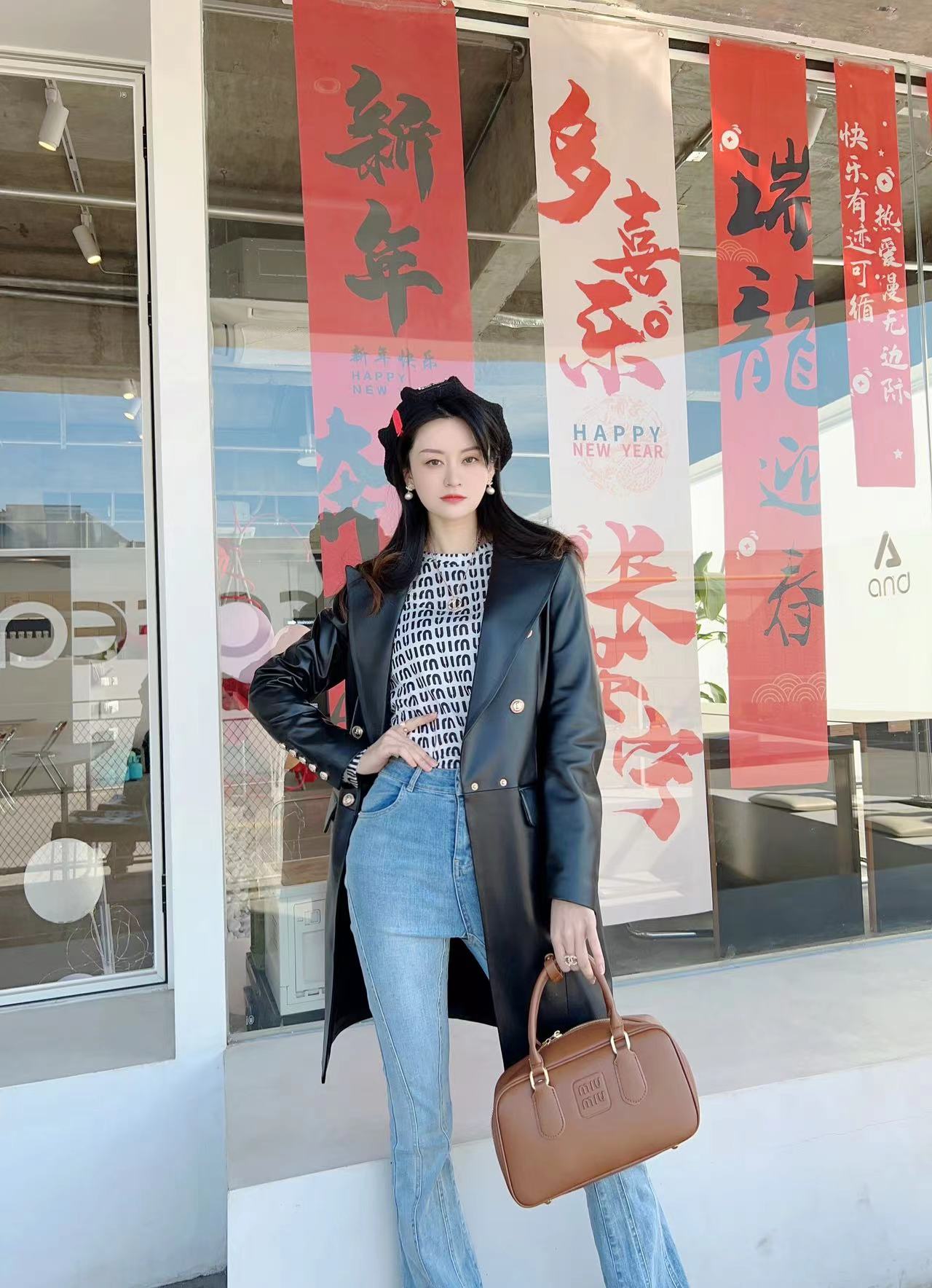 High-End Female Suit: Barman Long Suit with Lion Head Button, Sheep Skin, Gold Black Design - 图片 3