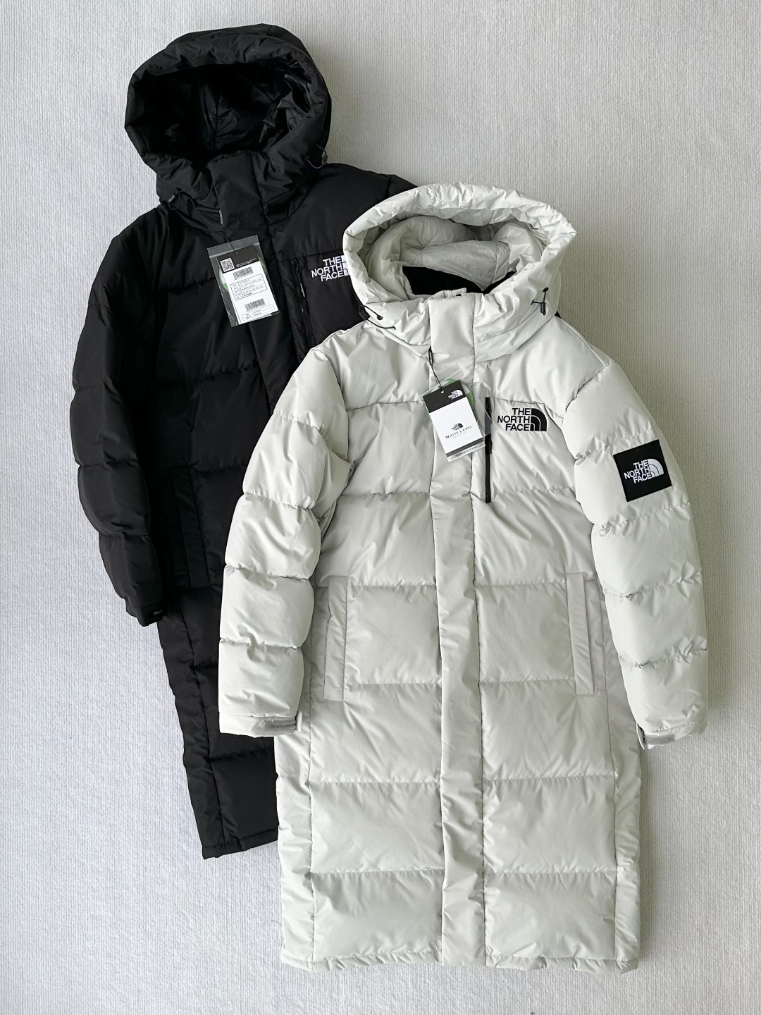 发315
北~面韩国官网~主打 NEVER STOP EXPLORING旗舰系列长款羽绒服 旗舰长款羽绒服
TNF 北面韩国官网主打 NEVER STOP EXPLORING旗舰系列长款羽绒服!
威富公司订单,全部出口韩国柜子!
原价399000韩元,折合人民币2379块!非常高端的旗舰系列,生命不息 探索不止!!!冬天除了被窝其他地方都是远方!!!让你隔绝寒冷的最强单品!挑战极地风寒!零下四十度完全没有问题!
加长版型 裁剪非常花心思,情侣搭配起来感觉可以炸掉一条街!经典简约风 工装大口袋设计 全部都是立体口袋哦!休闲连帽设计
高端户外防风防水面料,高强度防风防水十级水压!不管是什么样的恶劣天气随便造!大身采用高密度GORE材质 镀膜来的哦!科技EPTFE涂层镀膜!相信我 不管是手感 还是穿着的舒适感这种面料必须是**的!非常的细腻 顺滑挺括 而且舒适感还非常的好!
内里填充80%白鸭绒+10%白羽毛+10%棉!800蓬松度!!强大!保暖效果 完全可以挑战任何低温地区,这款羽绒服 绝壁没有丝毫的跑绒现象!!!
此款羽绒服极地御寒,胸前北面小Logo经典款式!手臂logo设计!袖口魔术贴设计!让衣服增加亮点!北面Logo,让人一眼就看出衣服的与众不同!背后还有同款刺绣Logo,标志性强烈!
黑色 白色