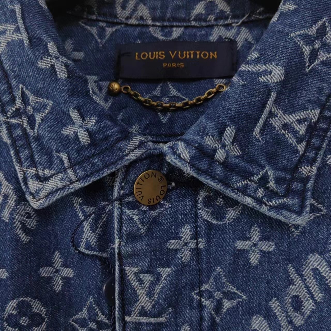 细节图 路易威登Louis Vuttion Supreme 联名印花牛仔外套