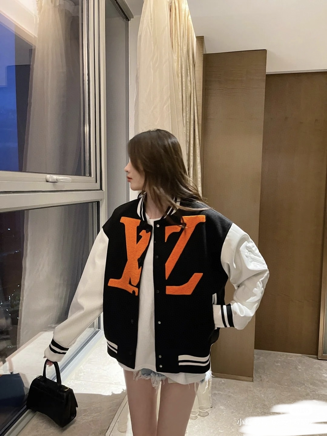 细节图 LOUIS VUITTON 童趣卡通狐狸皮袖拼接毛呢棒球服外套