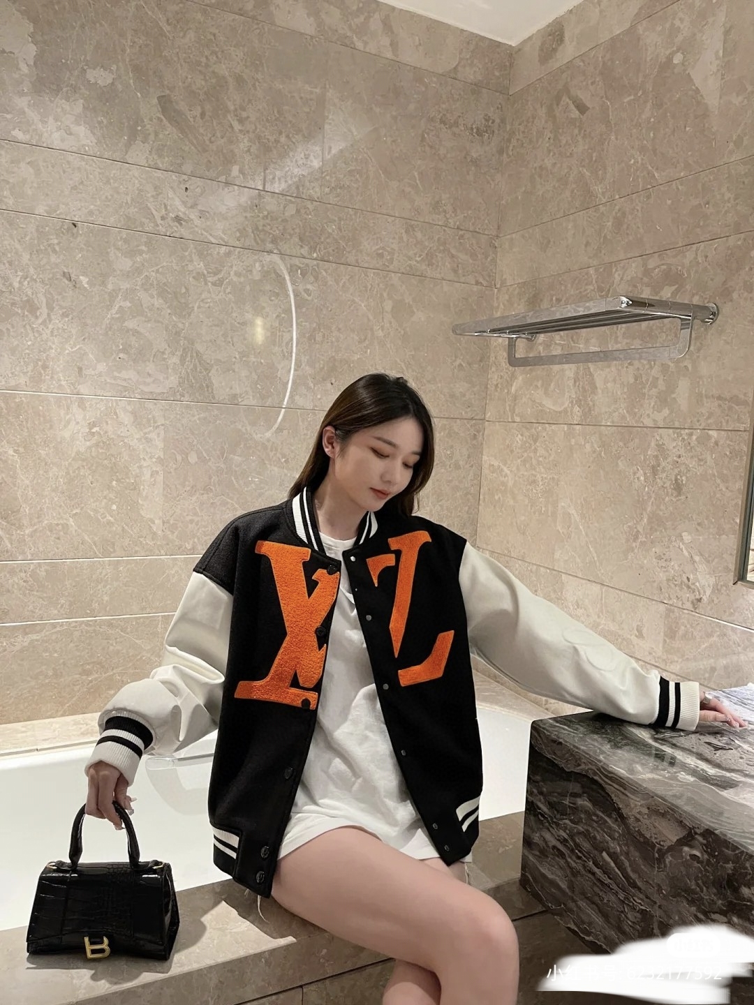 细节图 LOUIS VUITTON 童趣卡通狐狸皮袖拼接毛呢棒球服外套