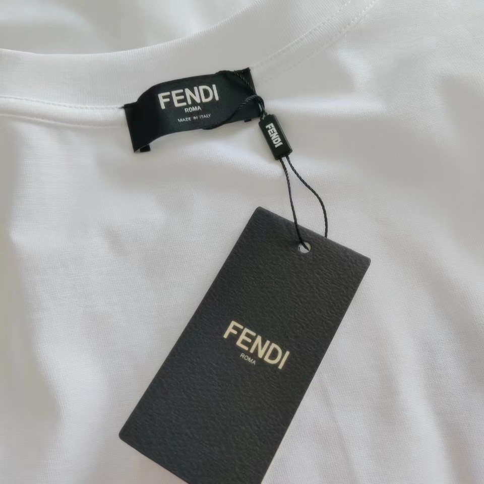 细节图 Fendi/芬迪 拉链皮章短袖T恤