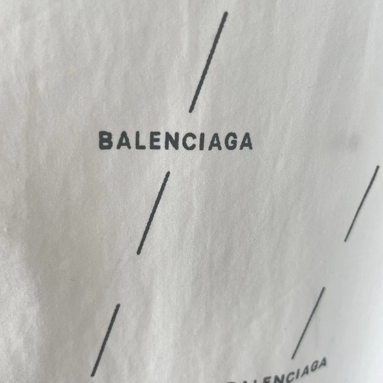 实拍细节图+尺码表 Balenciaga 巴黎世家全身字母满印府绸薄款长袖宽松衬衫